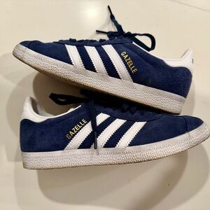 ADIDAS•navy blue suede gazelle lace up sneakers 5 EUC